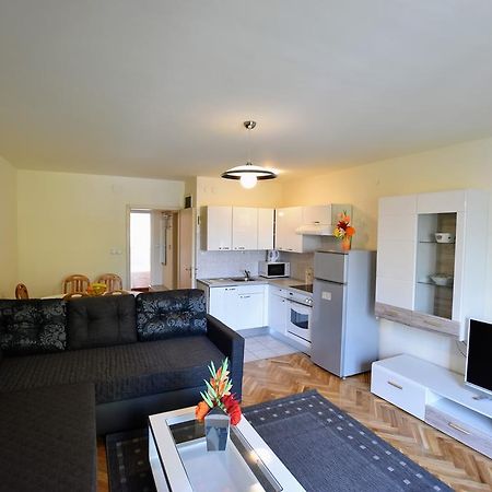 Apartments Dobranic Цриквеница Экстерьер фото